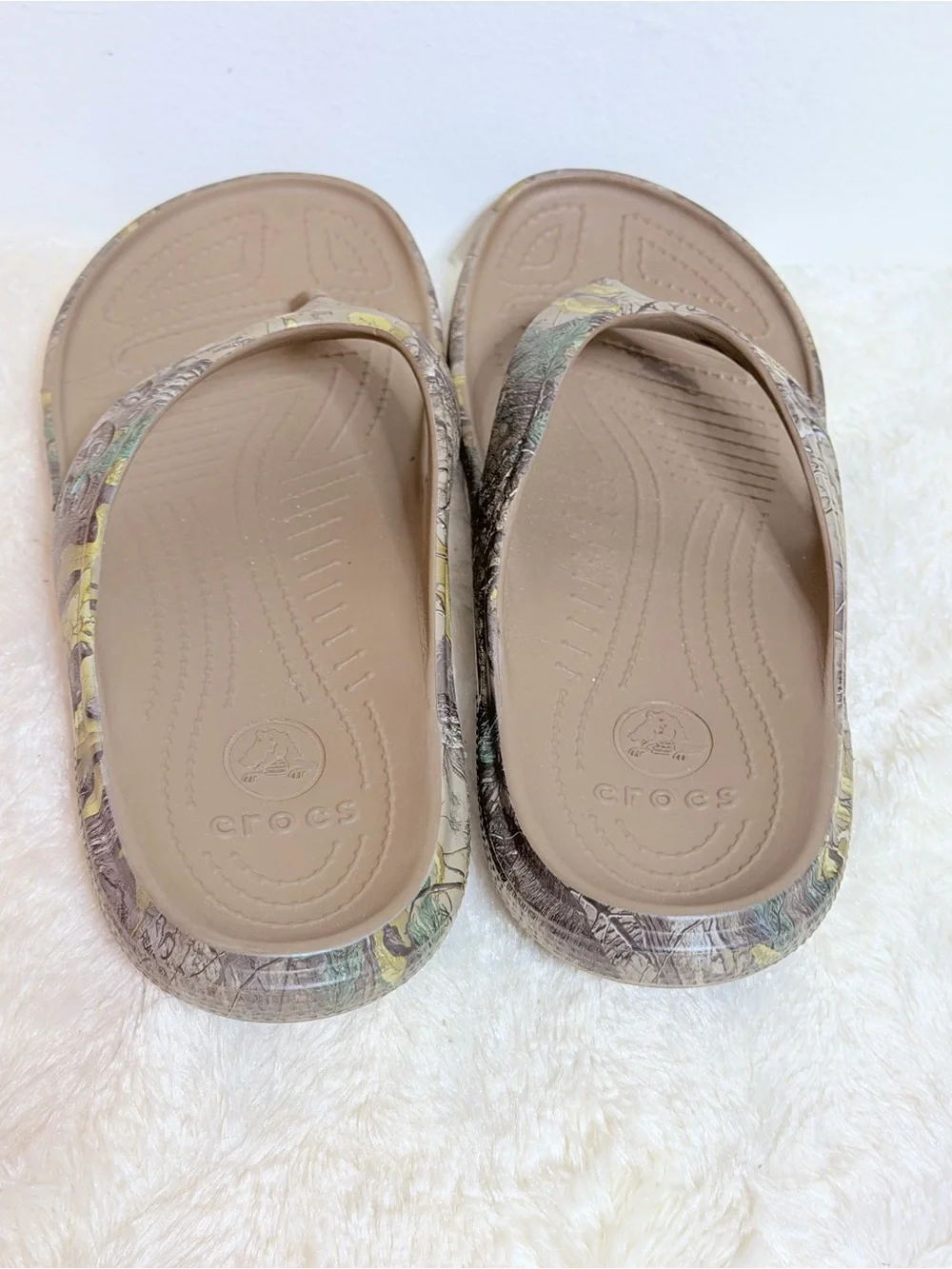Crocs Camo Flip Flop Sandals Black Men's Size 7 Womens Size 9